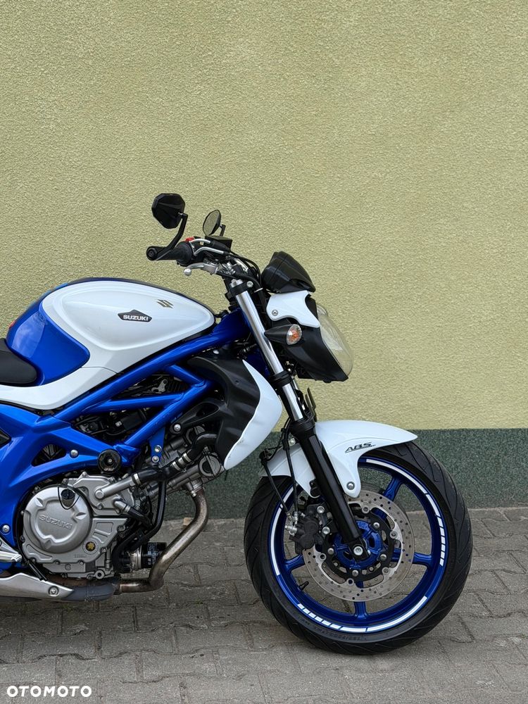 Suzuki Gladius - 6
