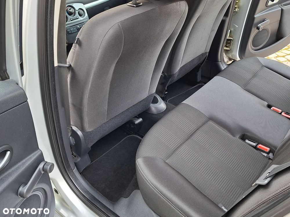 Renault Clio 1.2 16V 75 Night and Day - 13