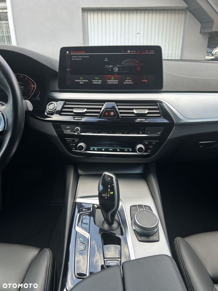 BMW Seria 5 520d Sport Line - 18