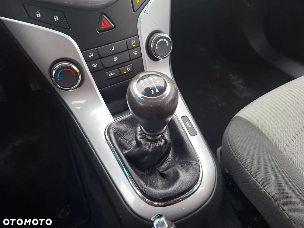 Chevrolet Cruze 1.6 LT - 18