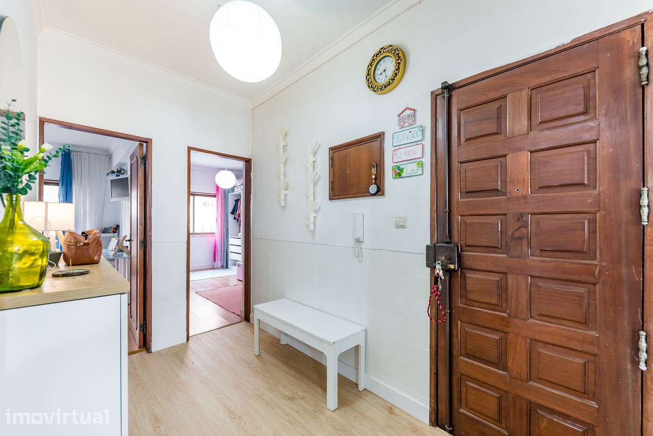 APARTAMENTO T3 | REMODELADO | TERRAÇO 100M2 | CENTRO DE MEM MARTINS - Grande imagem: 3/41