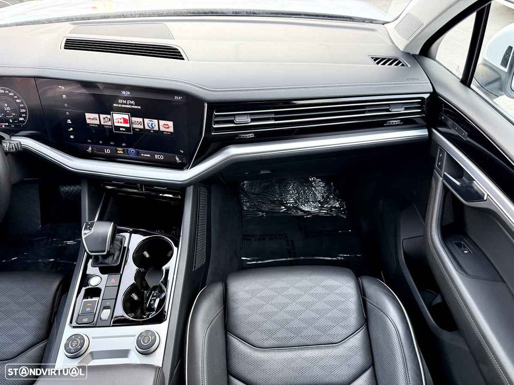 VW Touareg 3.0 TDI V6 Elegance Plus - 11