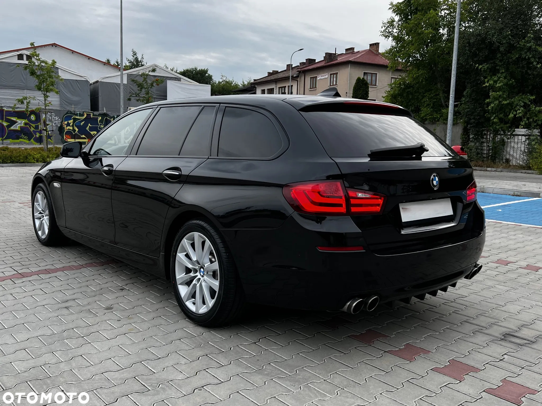BMW Seria 5 528i Touring - 3