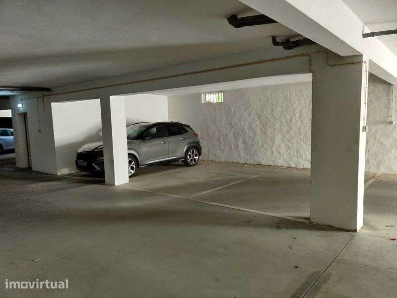 ARRENDO ao ano ESTACIONAMENTO em Pera - Silves. - Grande imagem: 3/4