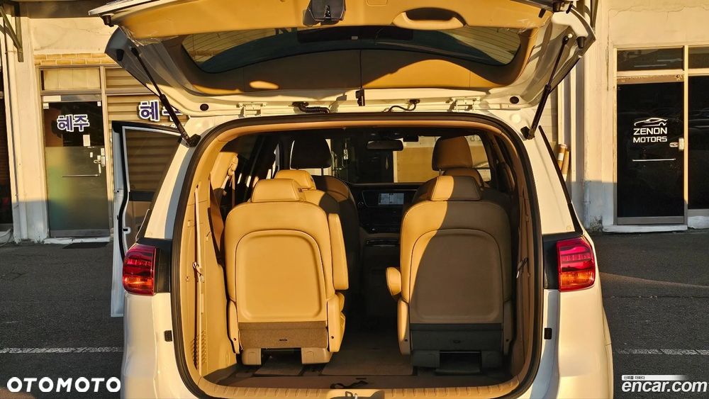 Kia Carnival - 19