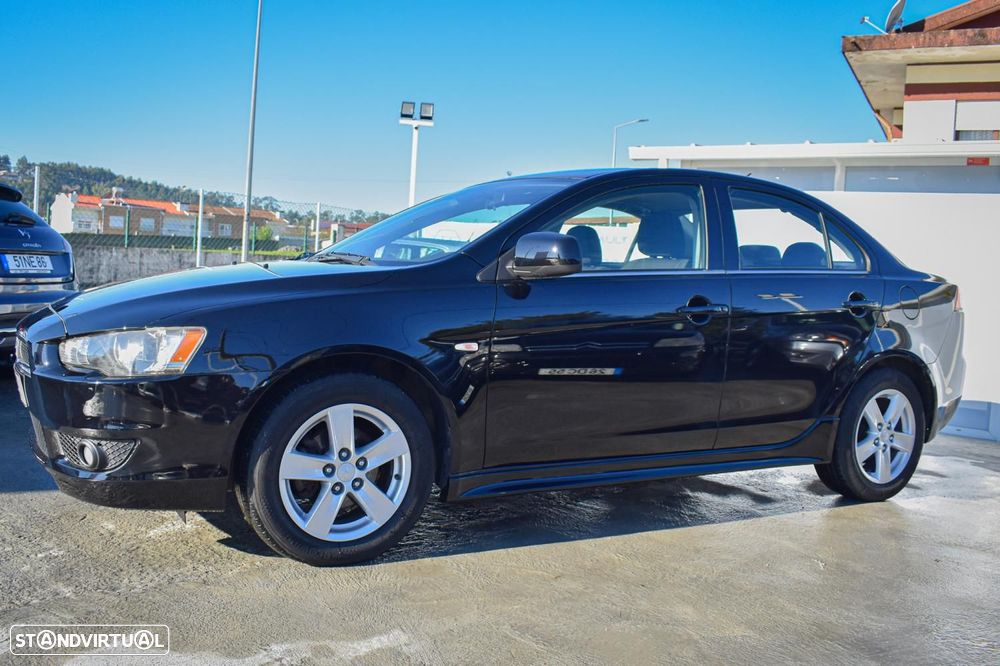 Mitsubishi Lancer 1.5 Invite - 3