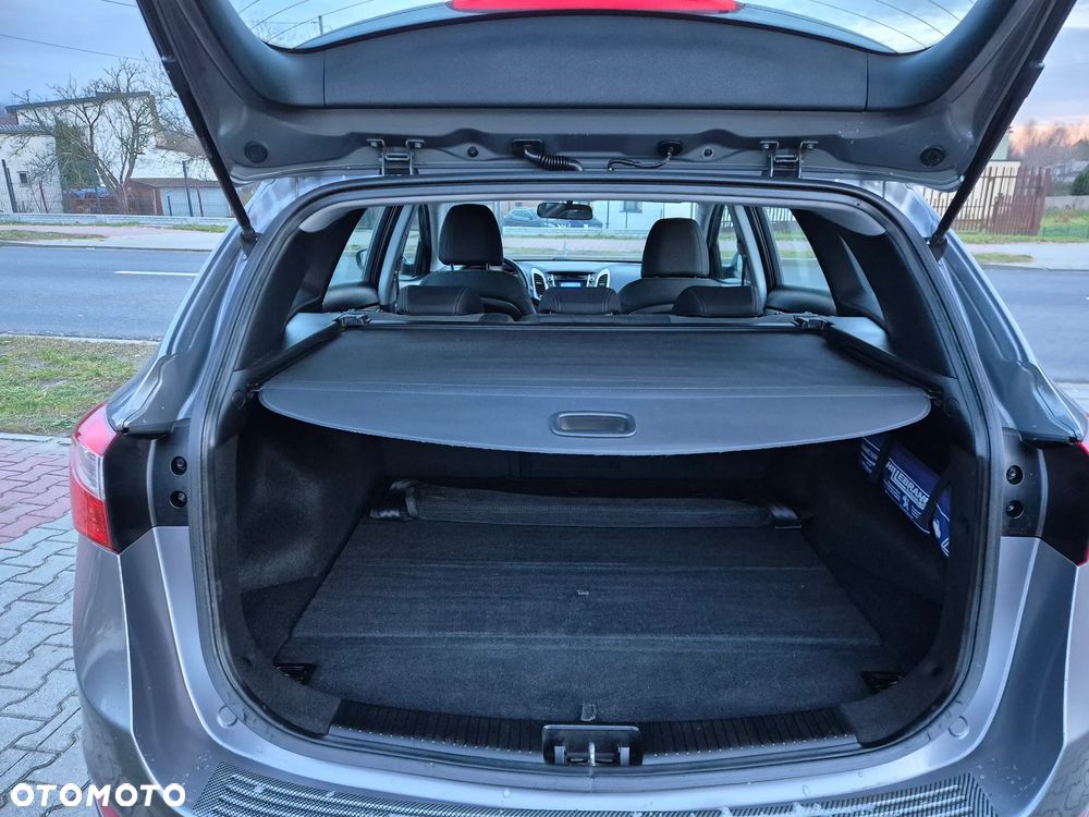 Hyundai i30 1.6 CRDi Fifa World Cup Edition - 9