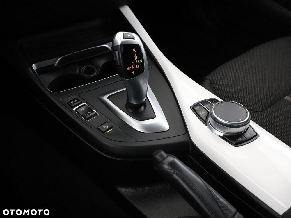 BMW Seria 1 118d Edition Metropolitan - 28