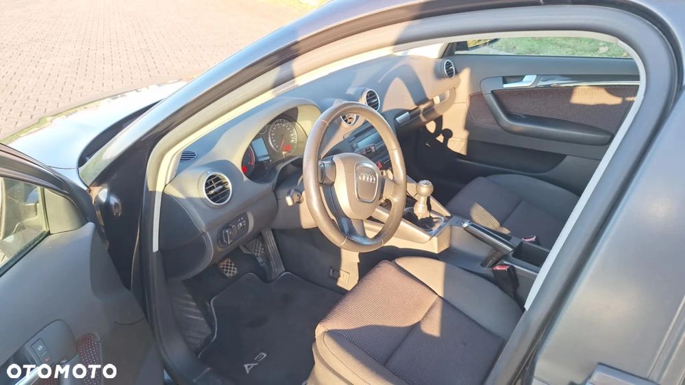 Audi A3 Sportback 1.8 TFSI Ambiente - 9