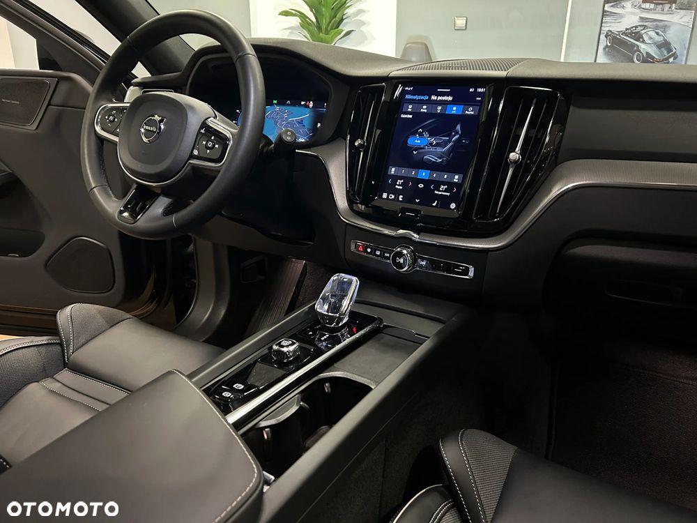 Volvo XC 60 B4 B Plus Dark - 7