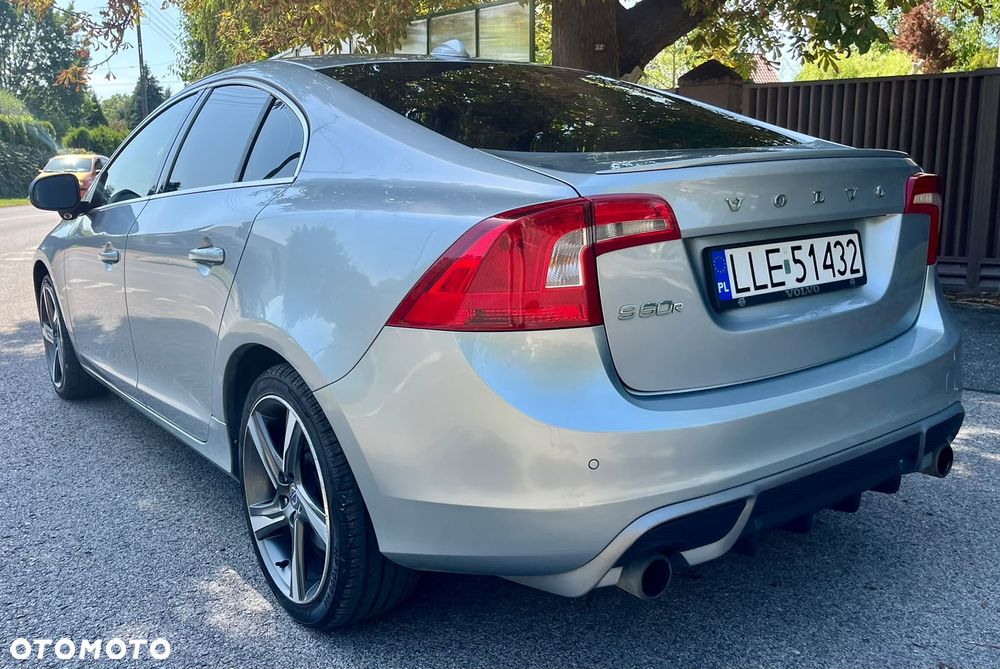 Volvo S60 D2 R-Design - 3