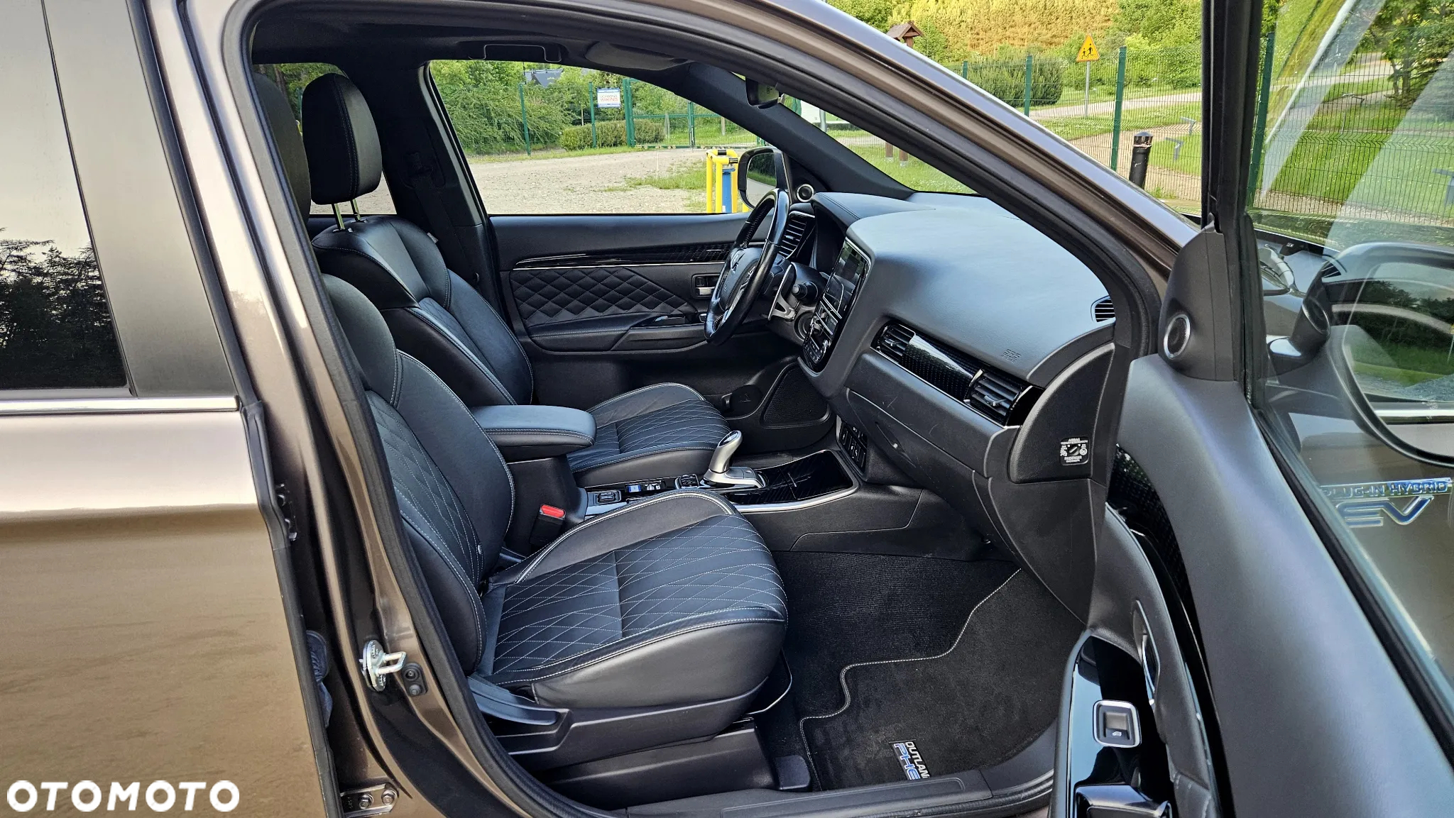 Mitsubishi Outlander PHEV Intense + - 38