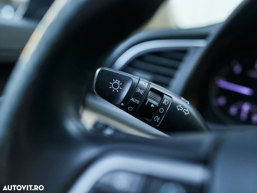 Hyundai Elantra - 21