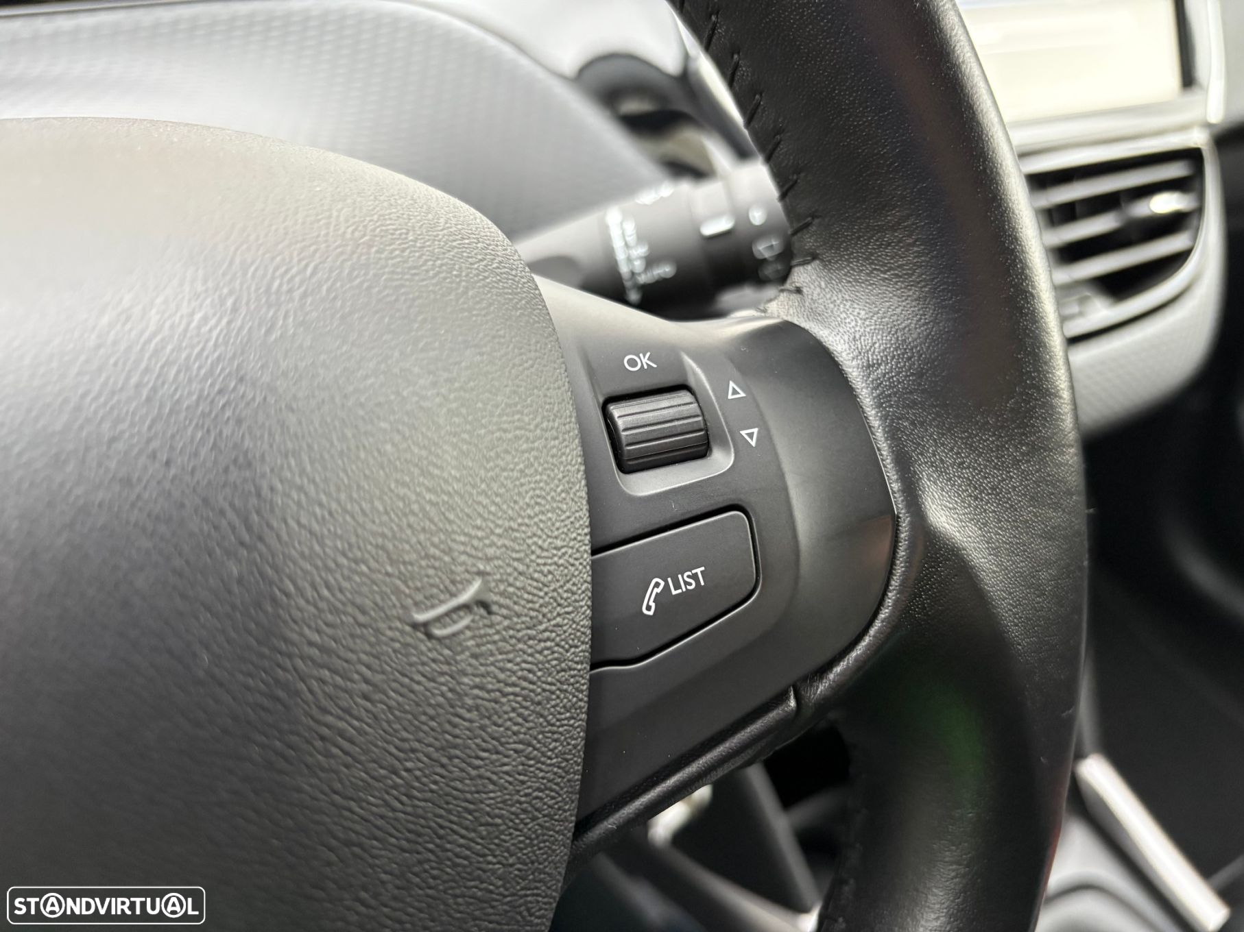 Peugeot 2008 1.2 PureTech Style - 13