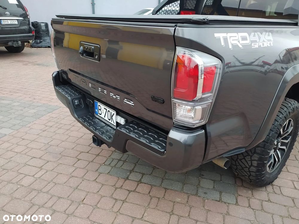 Toyota Tacoma - 12