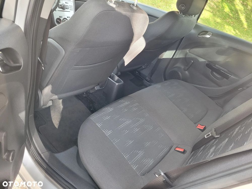 Opel Corsa 1.4 16V Innovation - 24