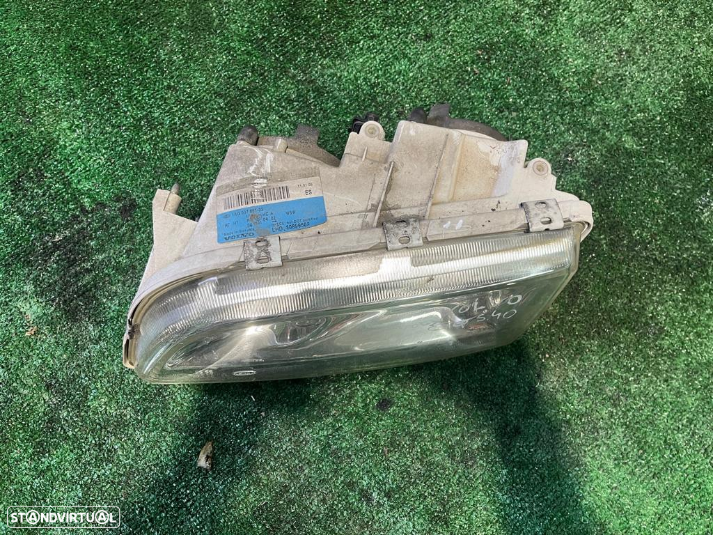 Farol esquerdo Volvo S40 - 2