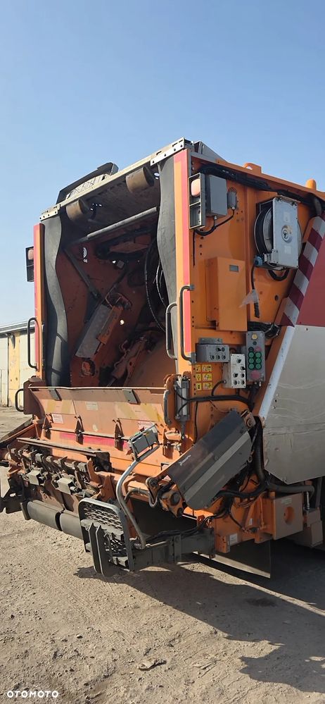 Volvo FM 330 6X2 - 3