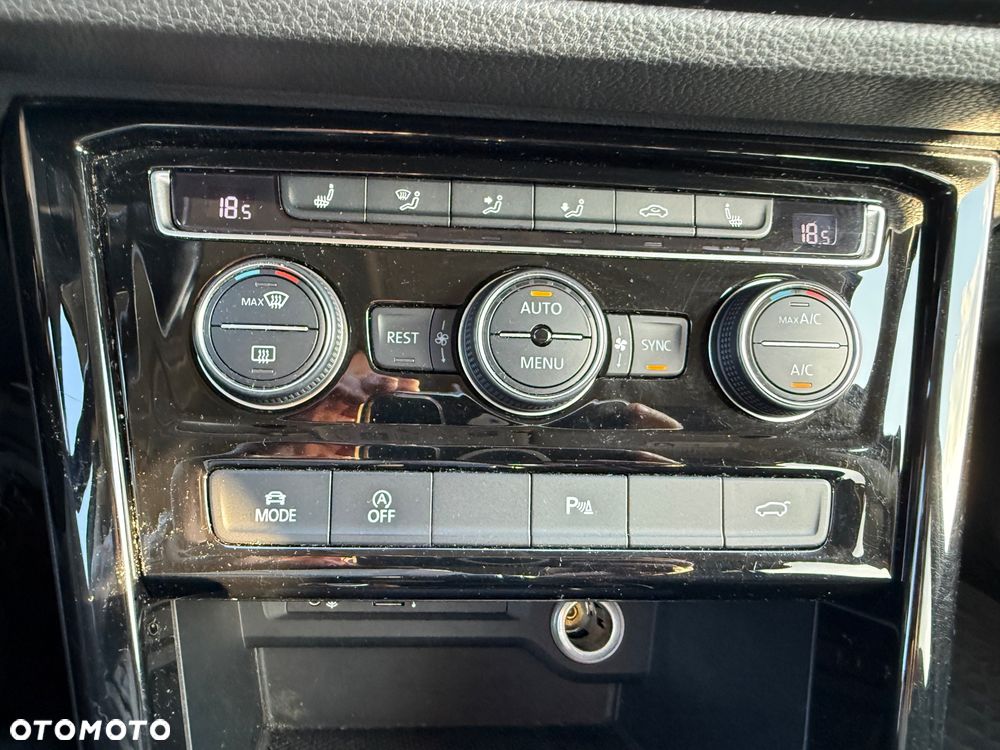 Volkswagen Touran - 25