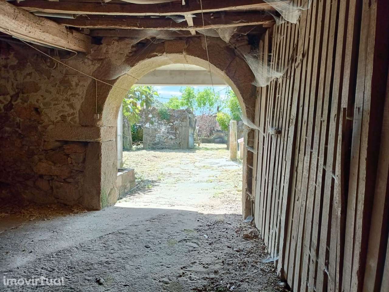 Moradia para recuperar - Grande imagem: 3/6