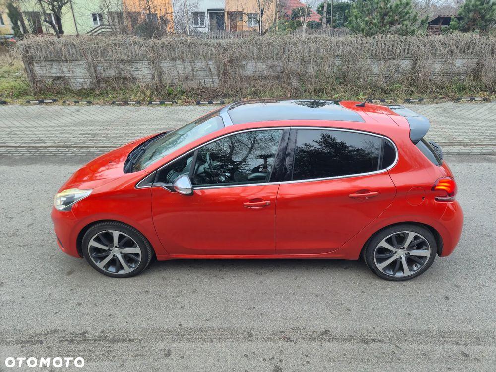 Peugeot 208 - 8