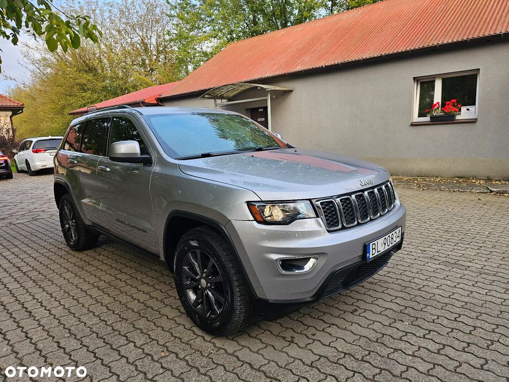 Jeep Grand Cherokee - 31