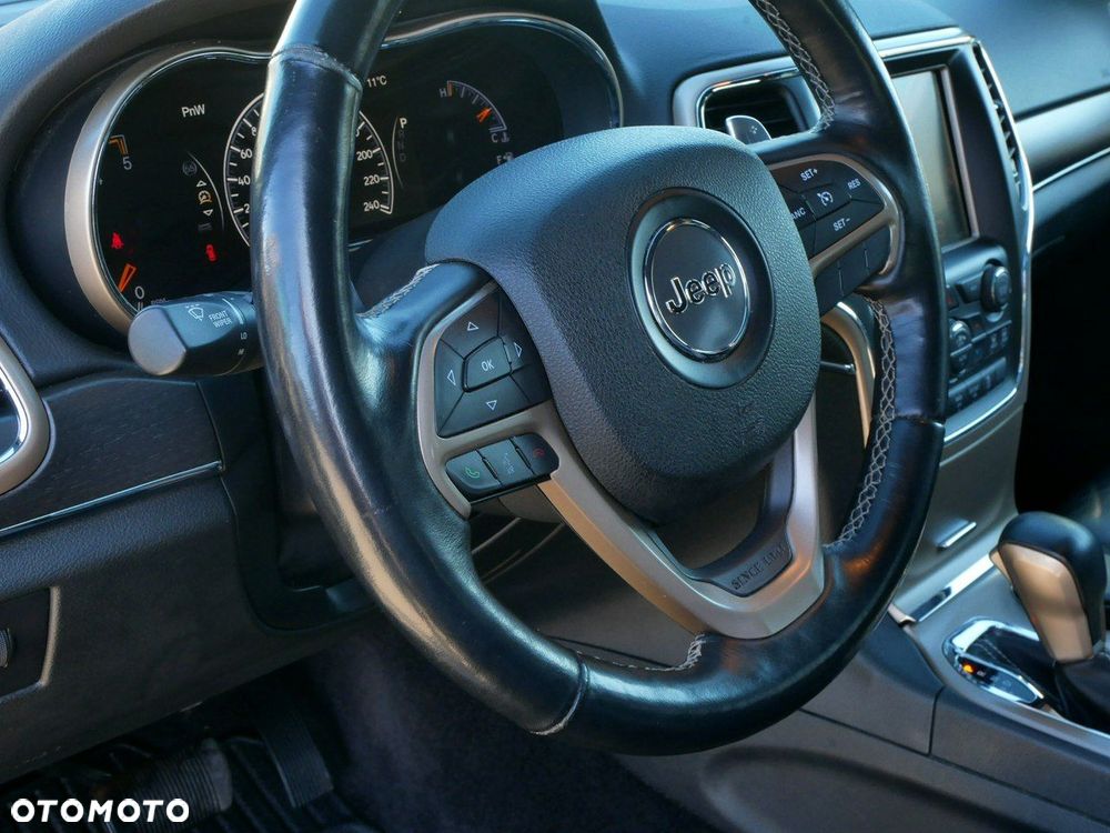 Jeep Grand Cherokee - 12