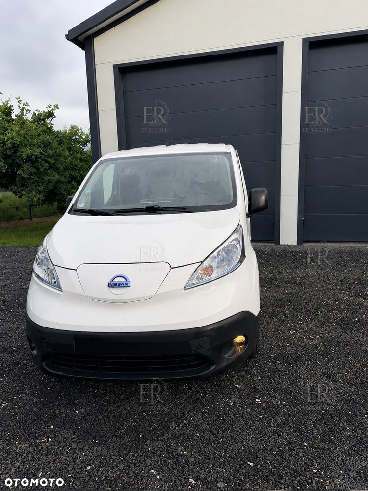 Nissan ENV200 - 2