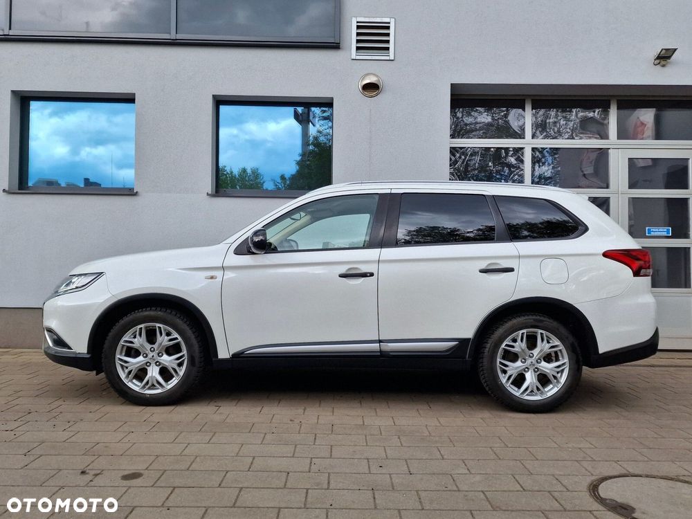 Mitsubishi Outlander 2.0 Invite + 2WD - 4
