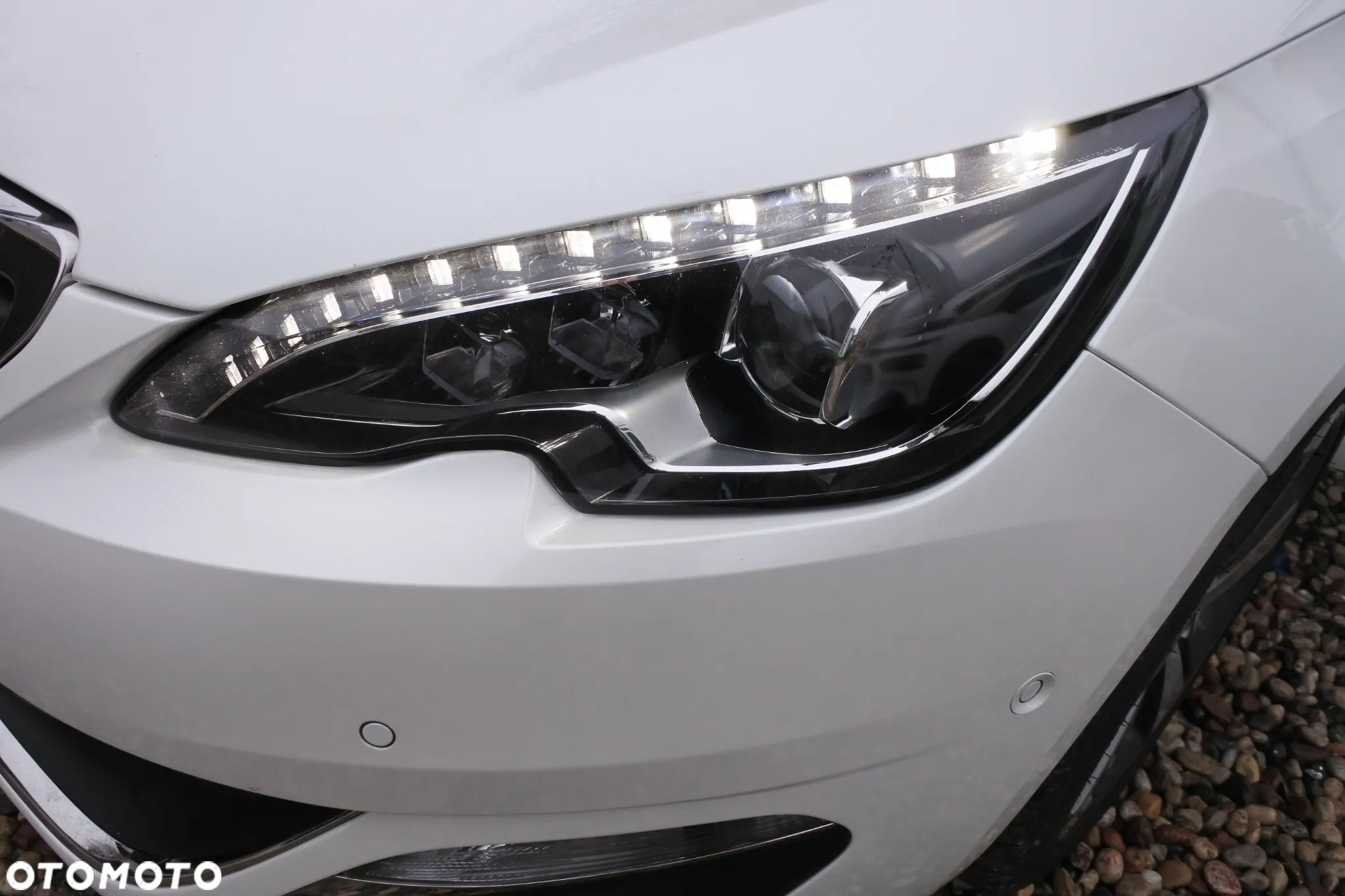 Peugeot 308 PureTech 130 EAT8 Allure - 23