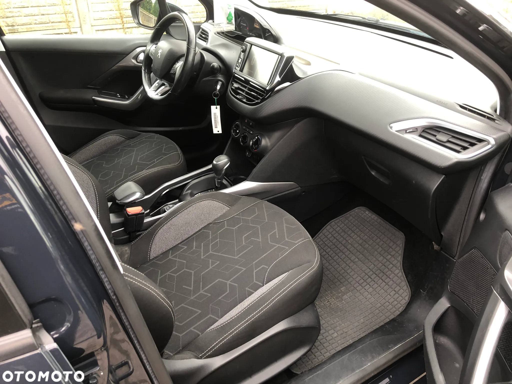 Peugeot 2008 1.2 Pure Tech Allure S&S EAT6 - 11