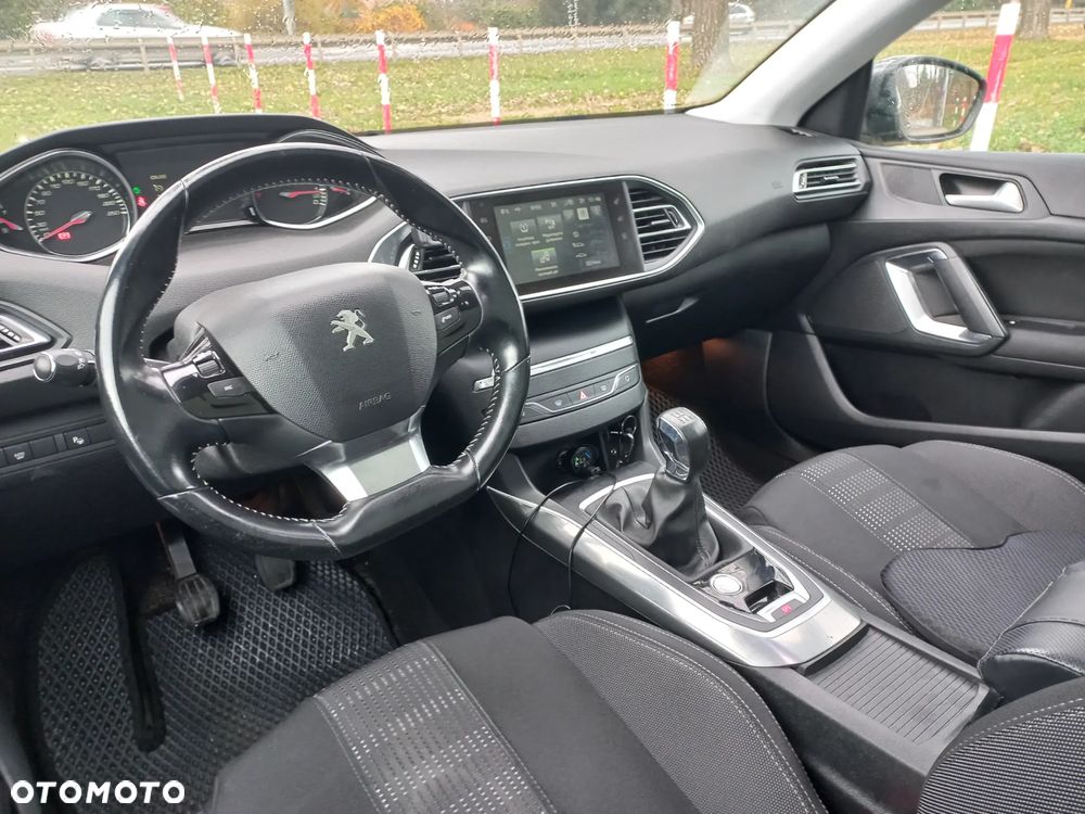 Peugeot 308 1.2 PureTech Allure S&S - 9