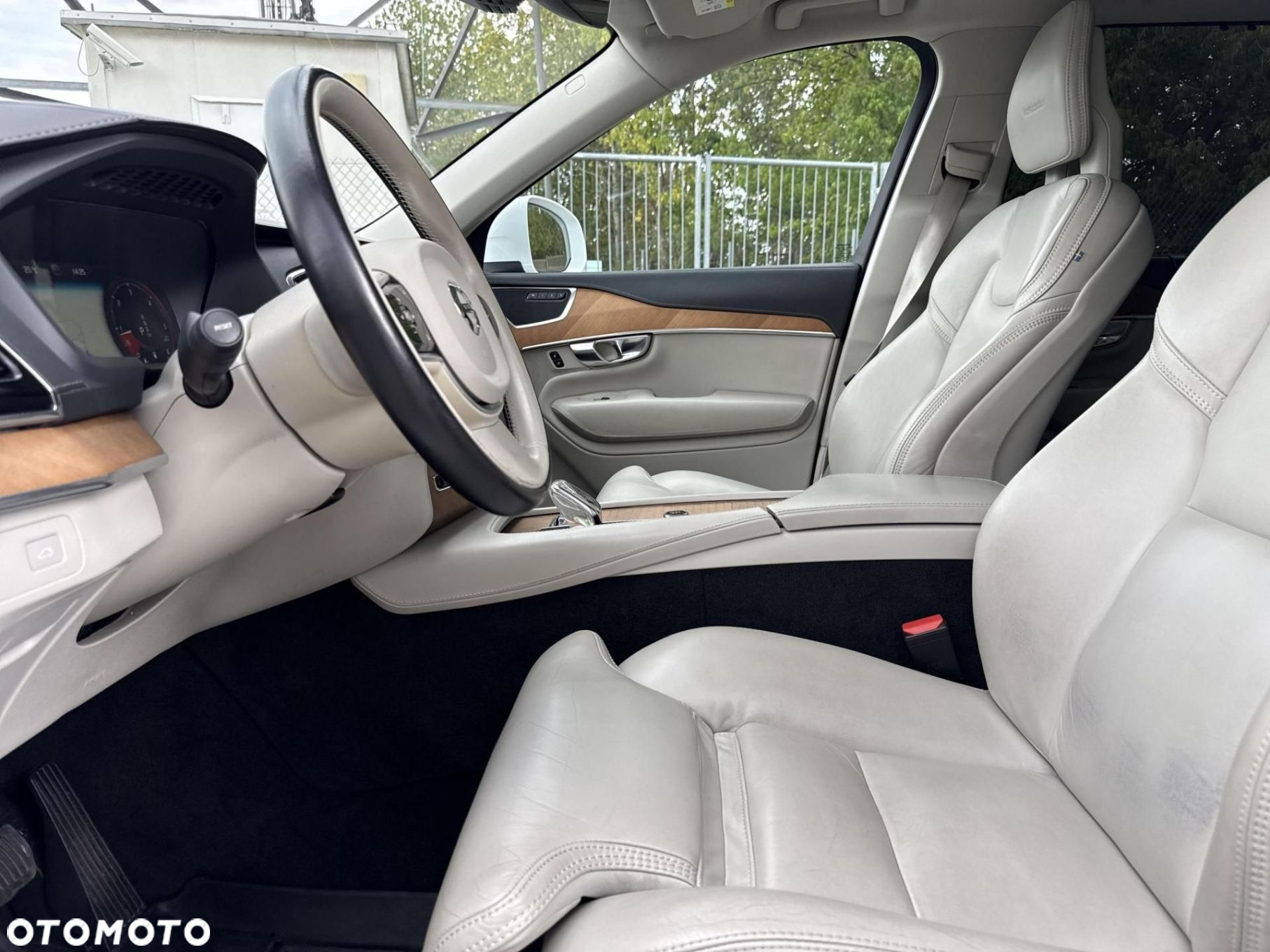 Volvo XC 90 - 9