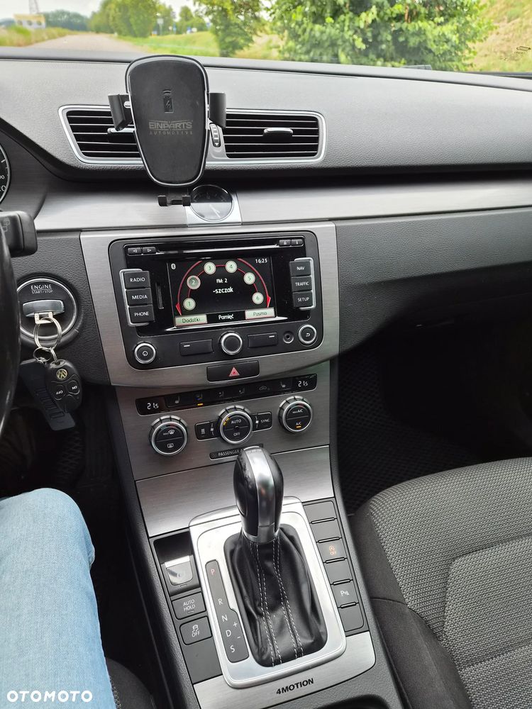 Volkswagen Passat 2.0 TDI 4Motion DSG BlueMotion Tech Highline - 11