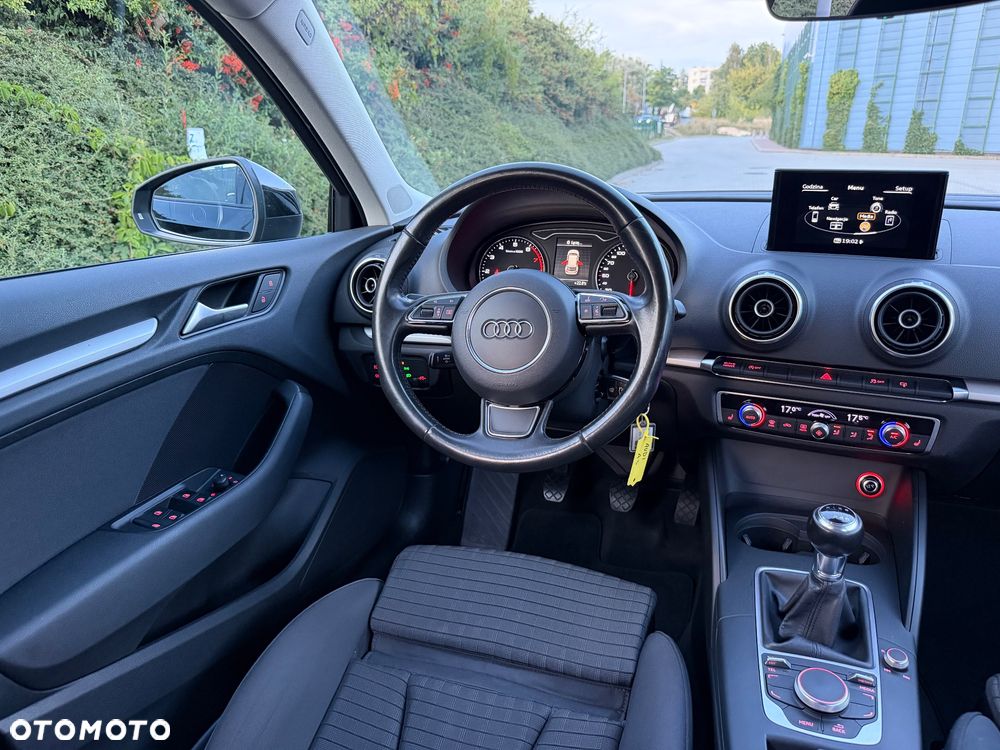 Audi A3 Sportback 1.8 TFSI Ambiente - 14