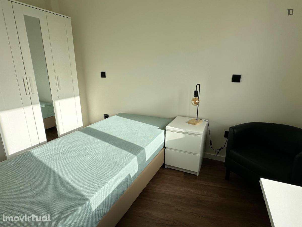 Quarto - localizado em Pedrouços Porto - Grande imagem: 3/13