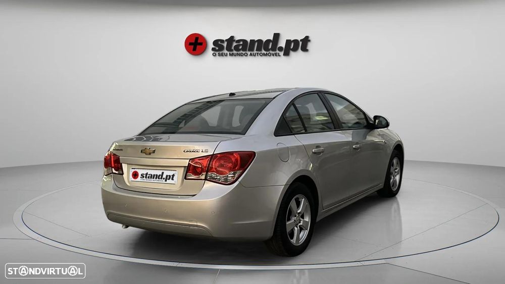 Chevrolet Cruze 1.6 LS - 5