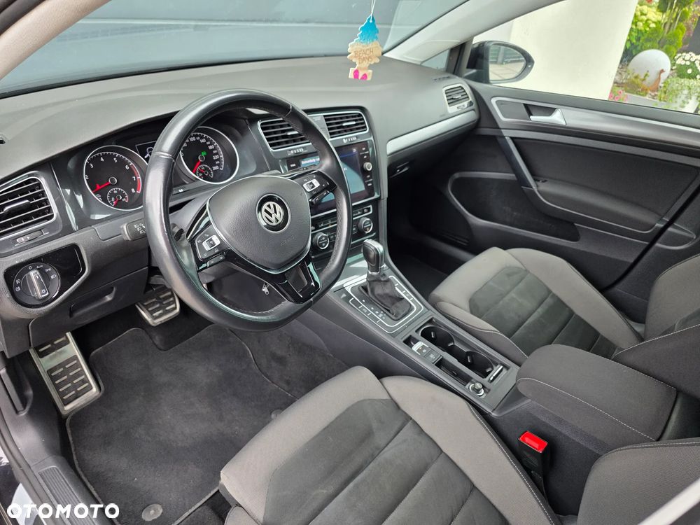 Volkswagen Golf - 16