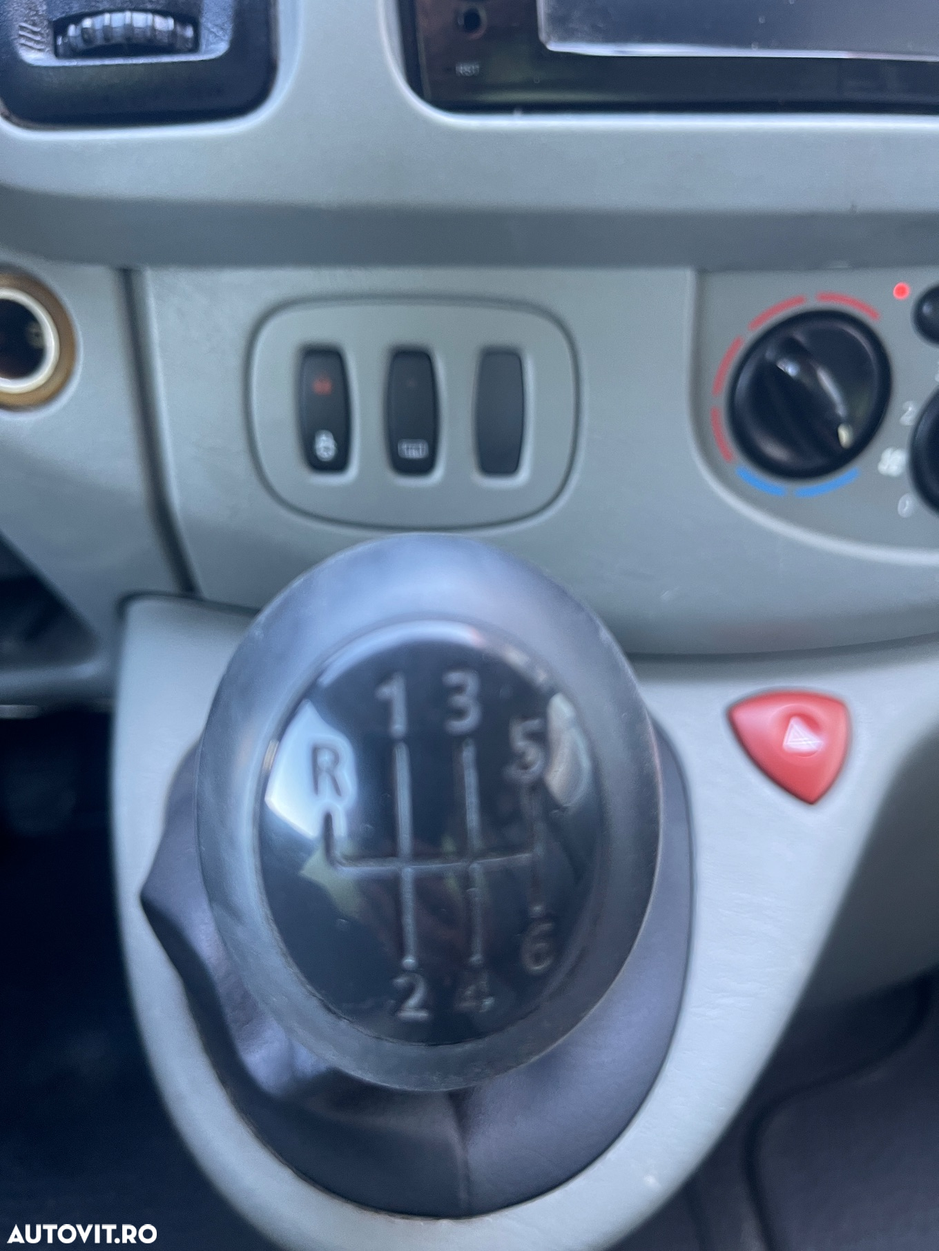 Opel Vivaro - 23