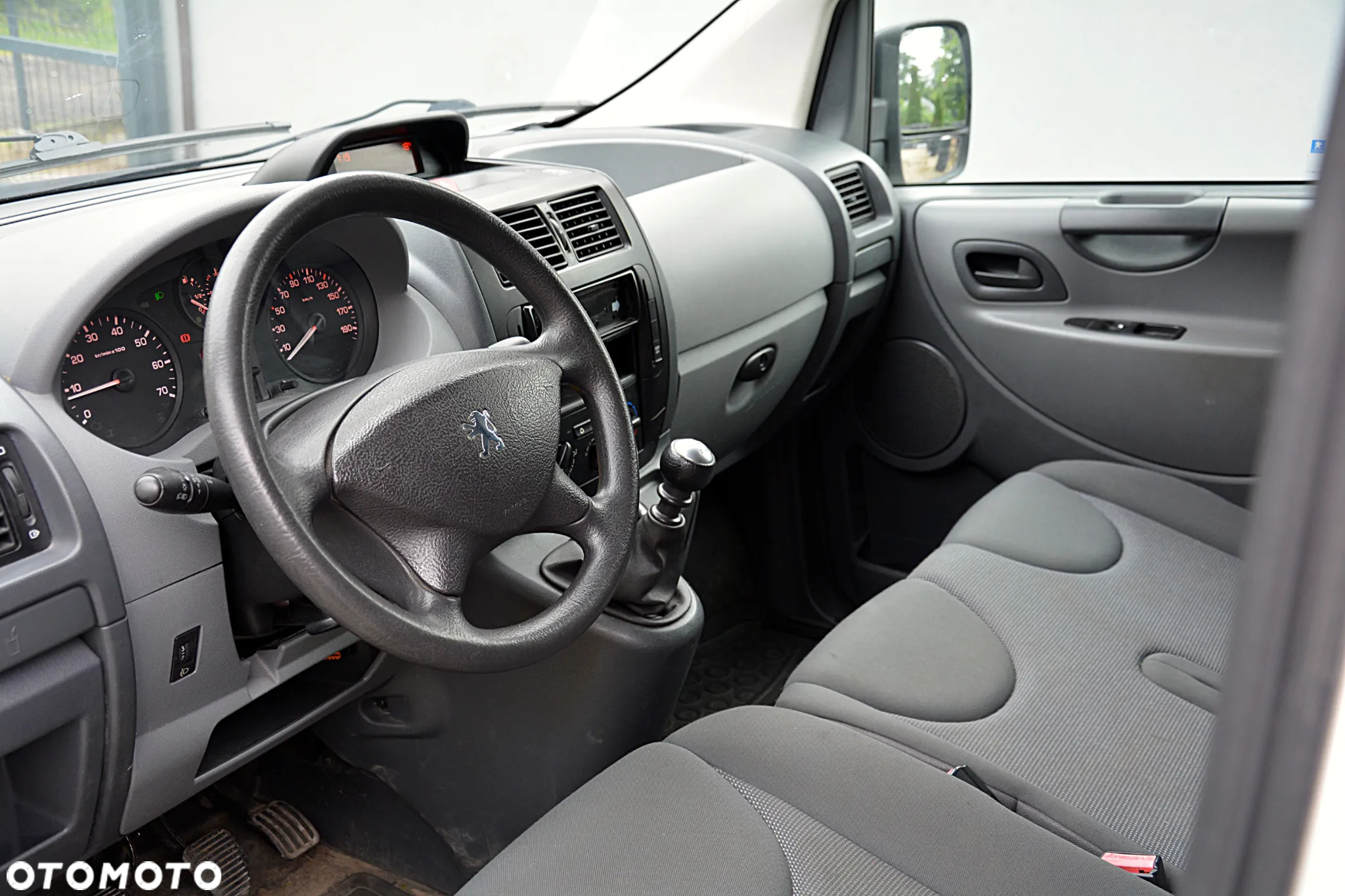 Peugeot Expert - 8