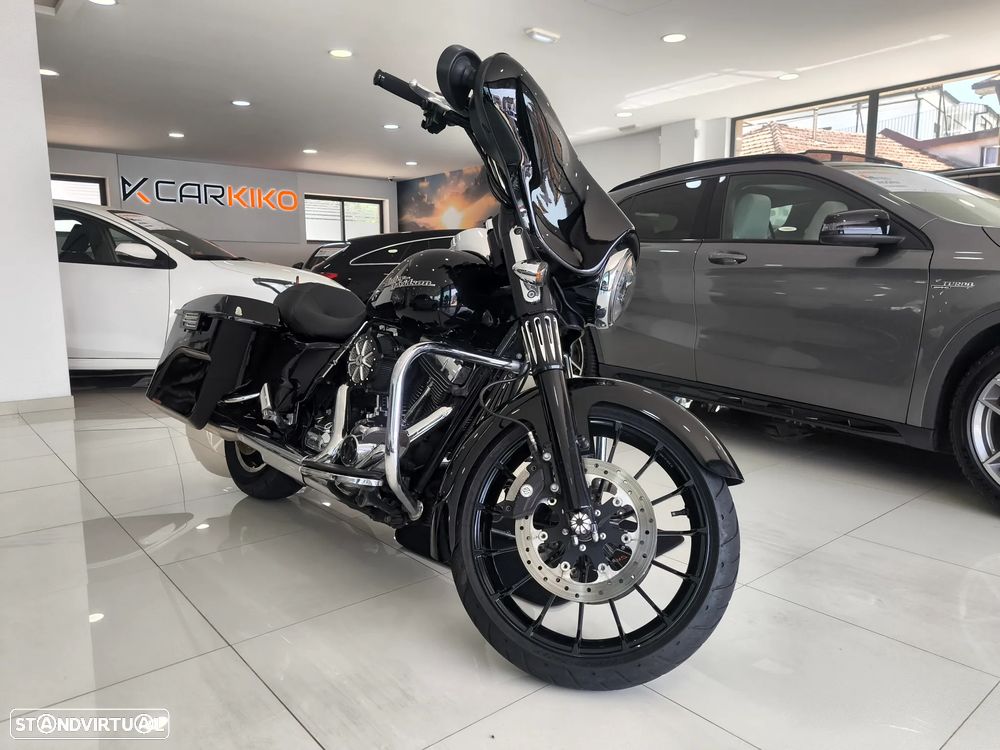 Harley-Davidson Street Glide FLHX - 1