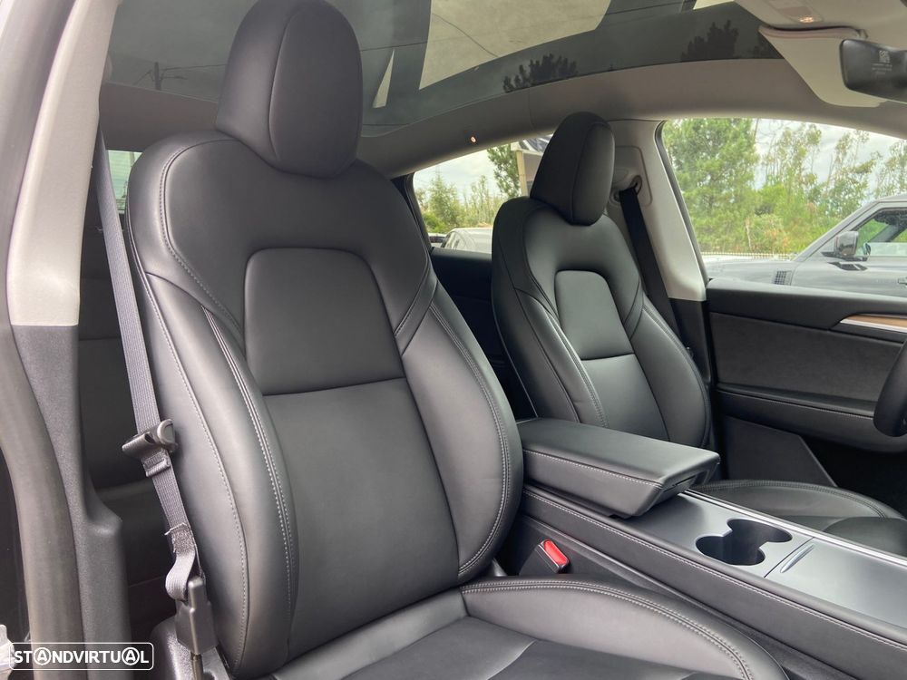 Tesla Model Y Long Range Dual Motor AWD - 42