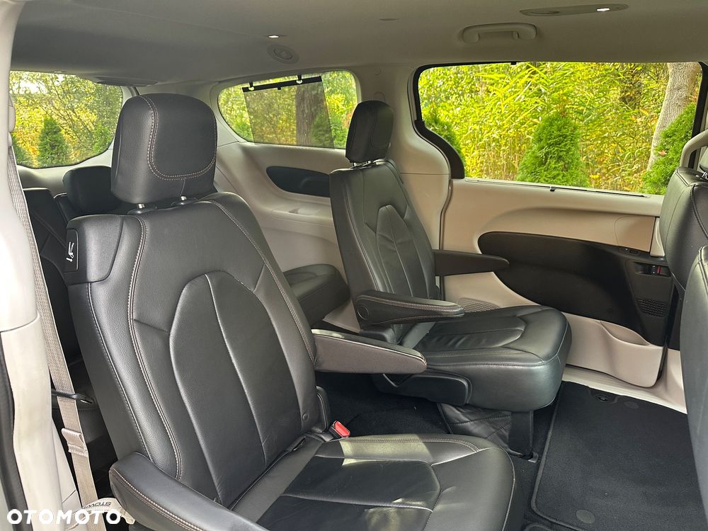 Chrysler Pacifica - 23