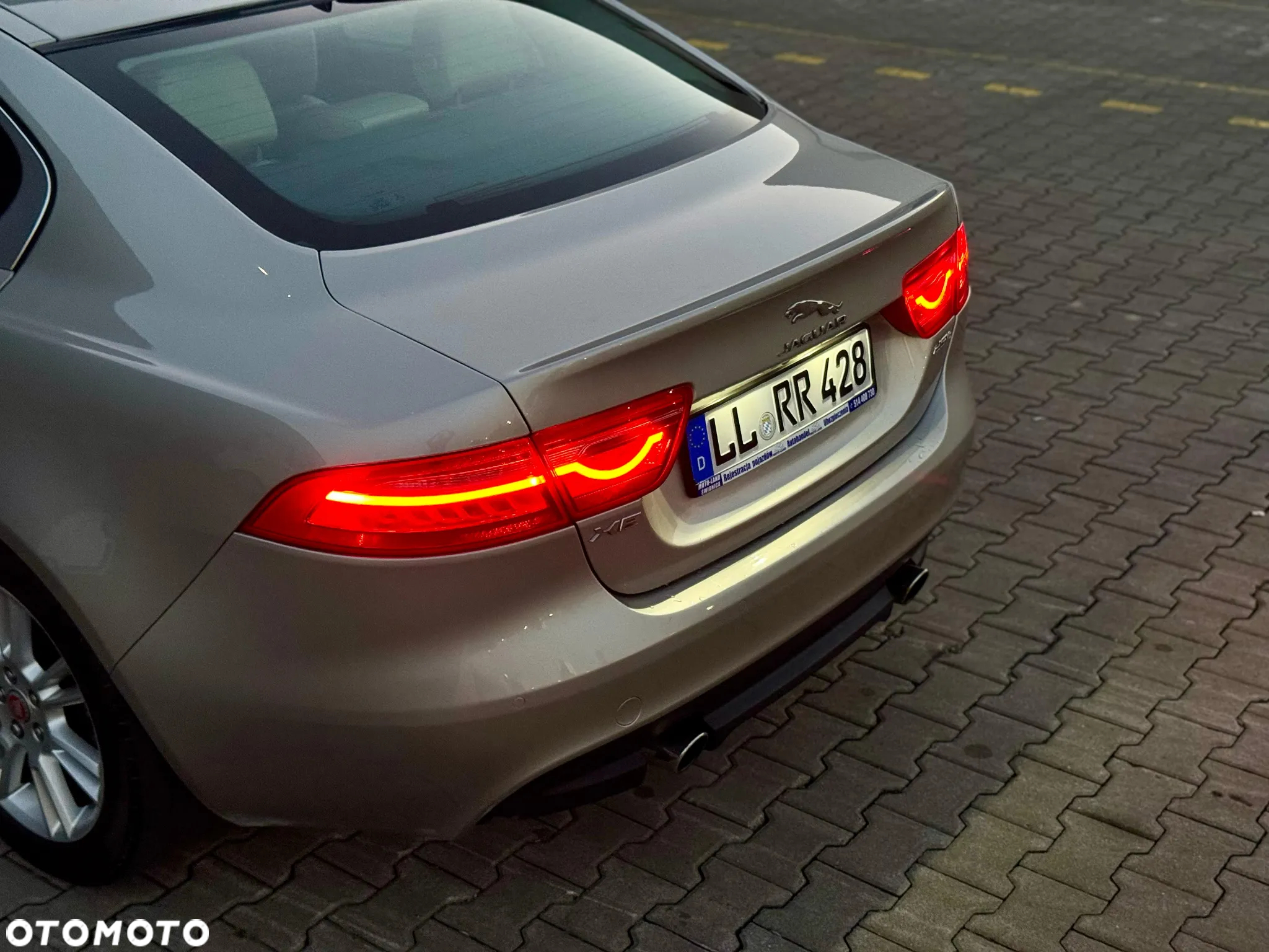 Jaguar XE 2.0 P250 HSE - 5