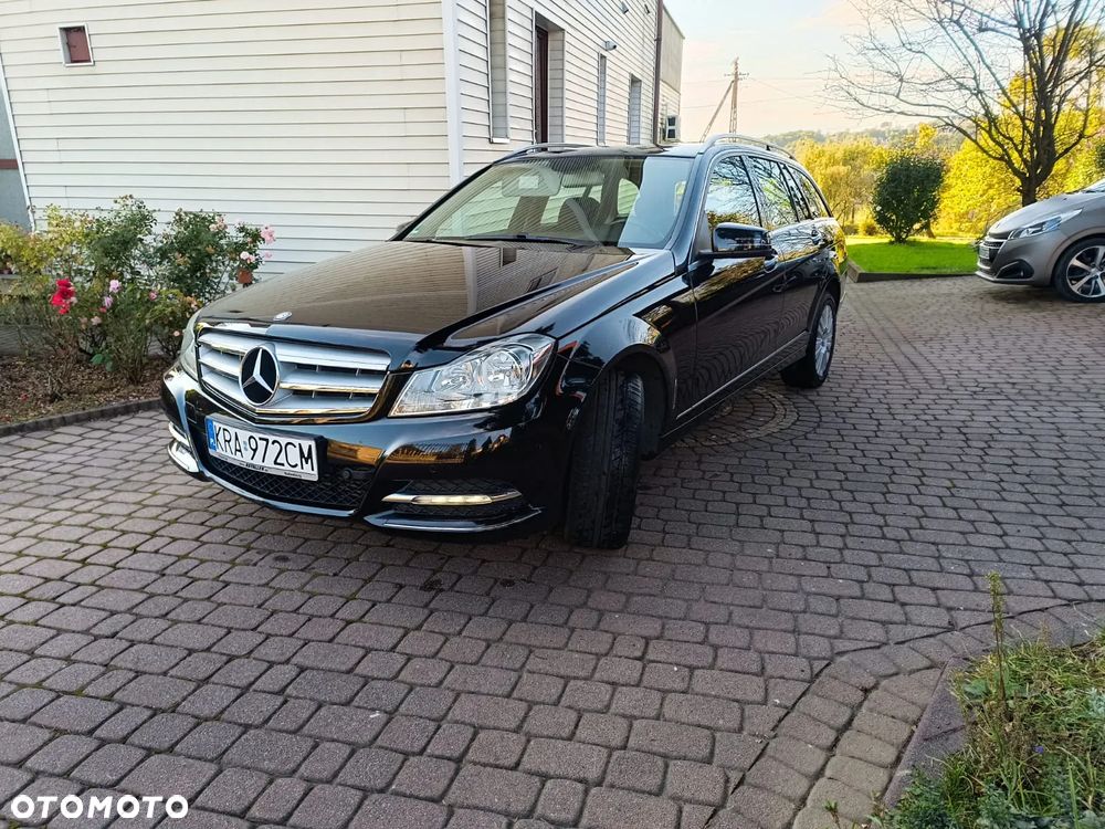 Mercedes-Benz Klasa C 180 CGI BlueEff Elegance - 3