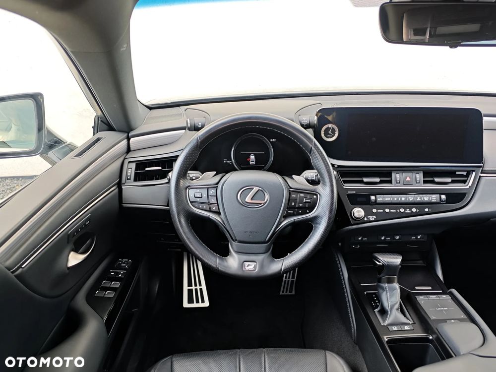 Lexus ES 300h F Sport Edition - 16