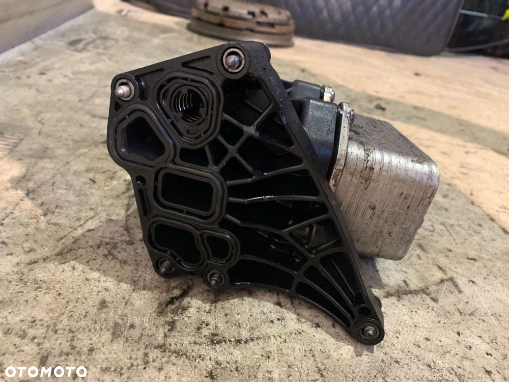 PODSTAWA FILTRA OLEJU BMW G42 G20 G21 G22 G23 G26 G30 G31 G32 G01 G02 - 3