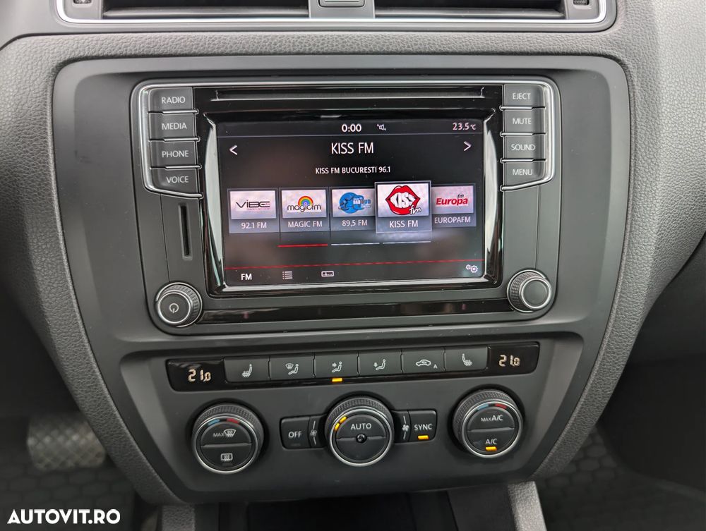 Volkswagen Jetta 2.0 TDI DSG Comfortline - 26
