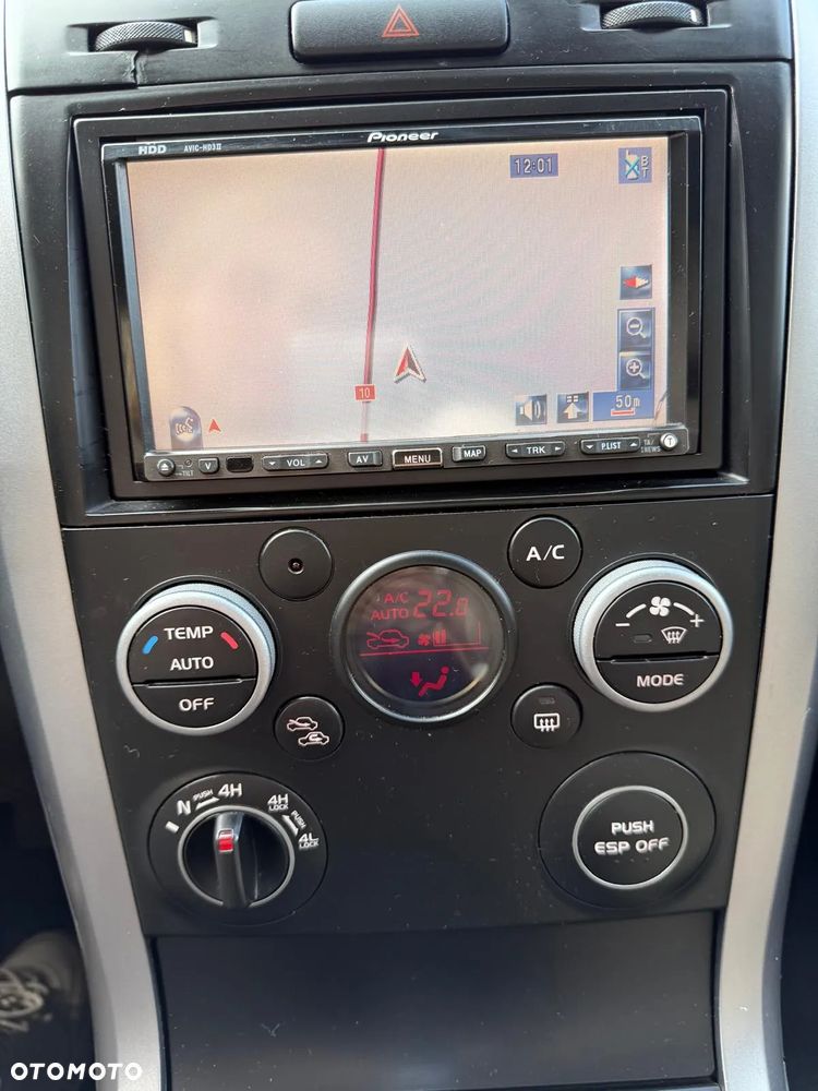 Suzuki Grand Vitara 2.4 De Luxe - 12