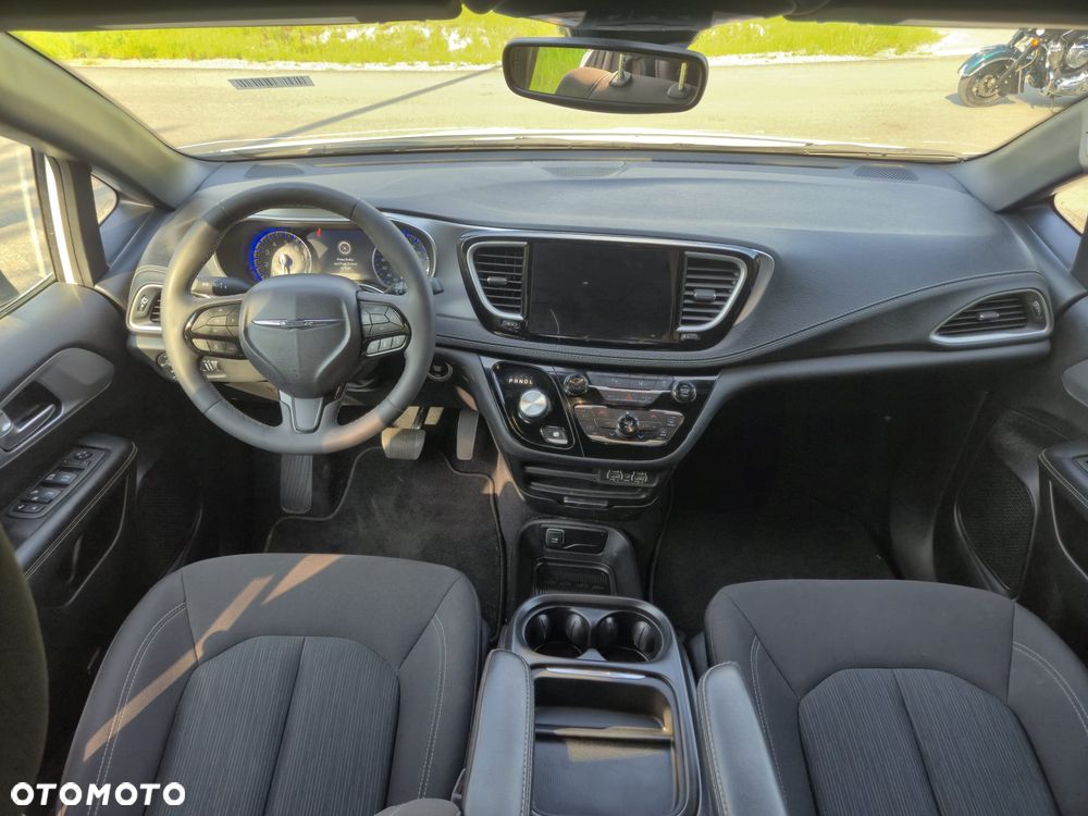 Chrysler Pacifica - 19